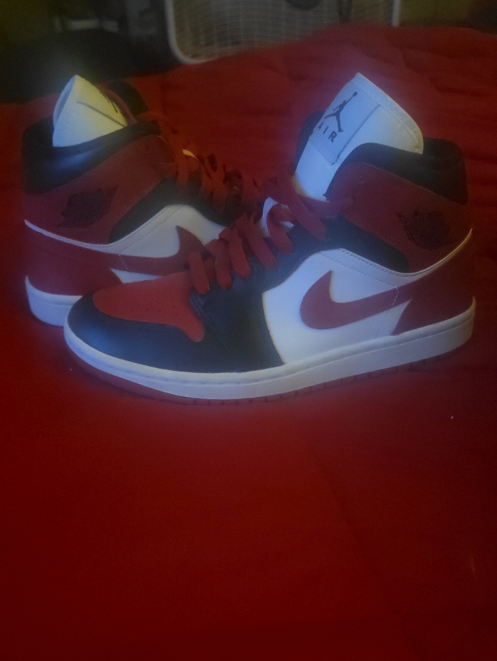 Jordan AJ1 Mid Youth Nike Kids 's Red, Black & White High-Top Athletic Shoes